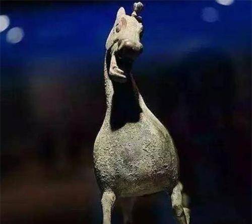 国宝"马踏飞燕",为何很少拍正面照?