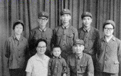 志愿军最后一任司令员,曾执掌两大军区,两个儿子都是少将_杨勇_新疆