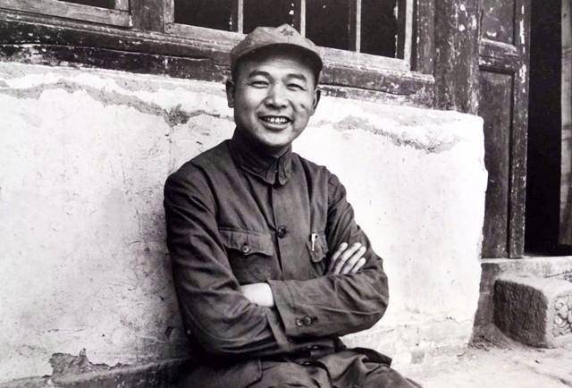 红军小班长指责大将指挥有问题,三句话连升三级,40岁授开国上将_刘震