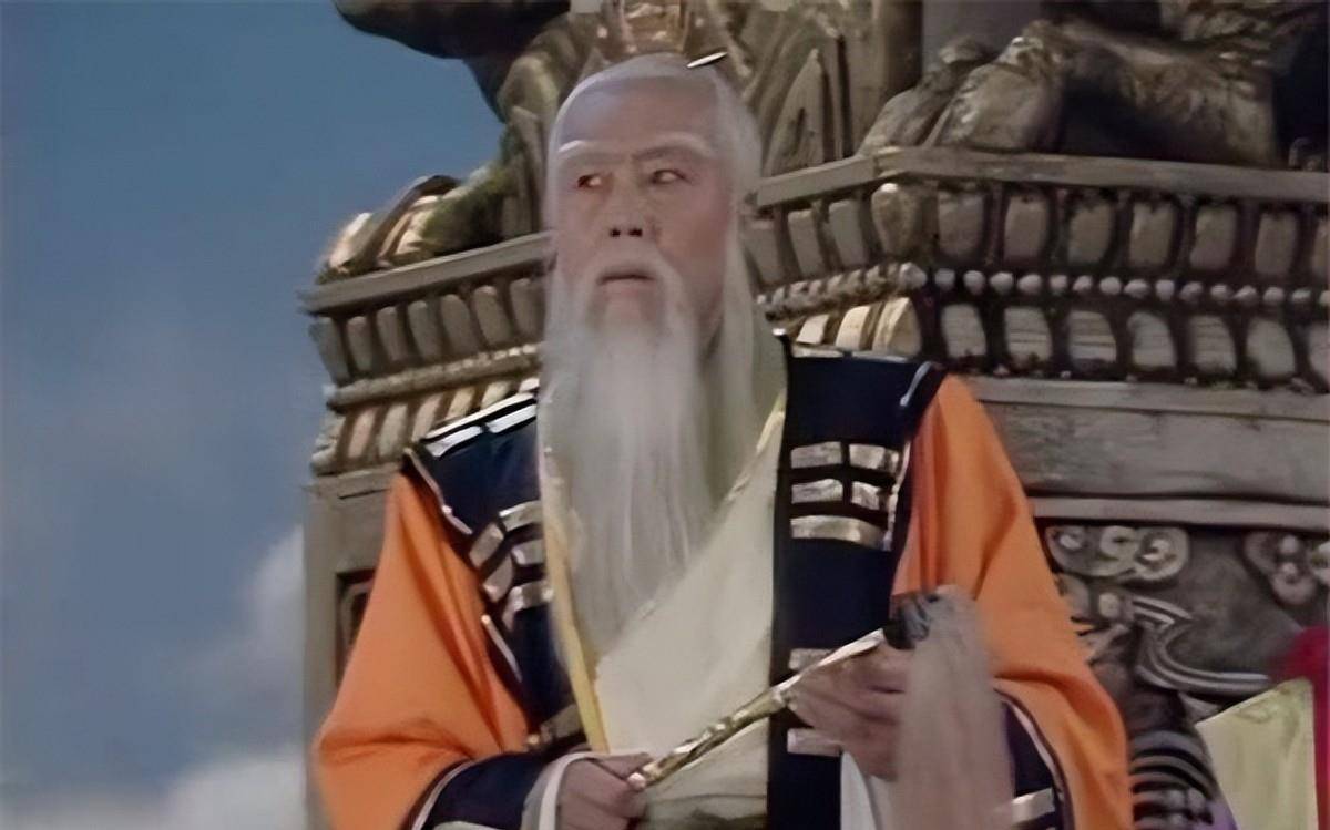 再有"女娲补到乾宫一地,见一座昆仑山脚下,有一缕仙藤,上结着这个紫金