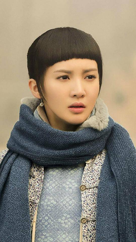 网友国外偶遇金晨度假,素颜拖鞋大方合影,白色吊带无惧