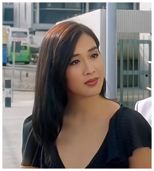 钟丽缇惊艳亮相雪天情人节,53岁完美身材引发热议!_生活_管理_榜样