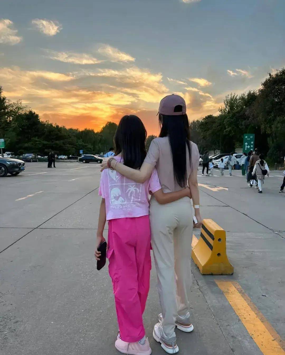 甜馨:妈妈是李小璐,爸爸是贾乃亮,我却被骂到了今天_女儿_节目_好孩子