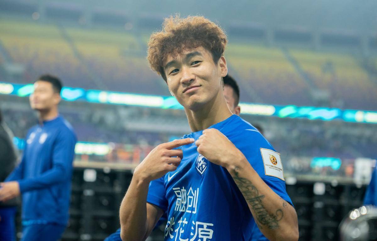 韦世豪转会标王,完成8年换6支球队的奇迹_唐诗_山东鲁能泰山_成都