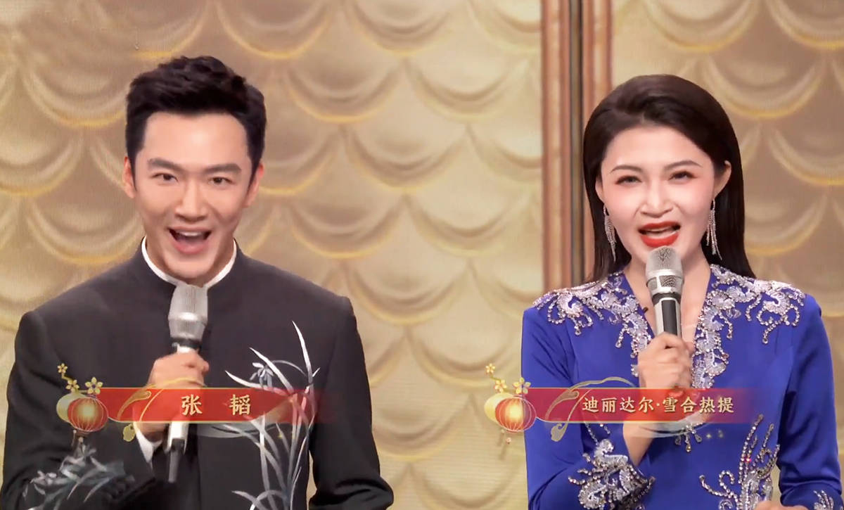央视元宵晚会收视破8,节目开盲盒满满彩蛋,13人主持团把话题一下子拉