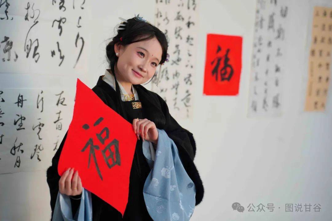 甘肃摄影师杨茂盛作品《年味》: 书韵传真情 秀女献祥瑞_甘谷_节日