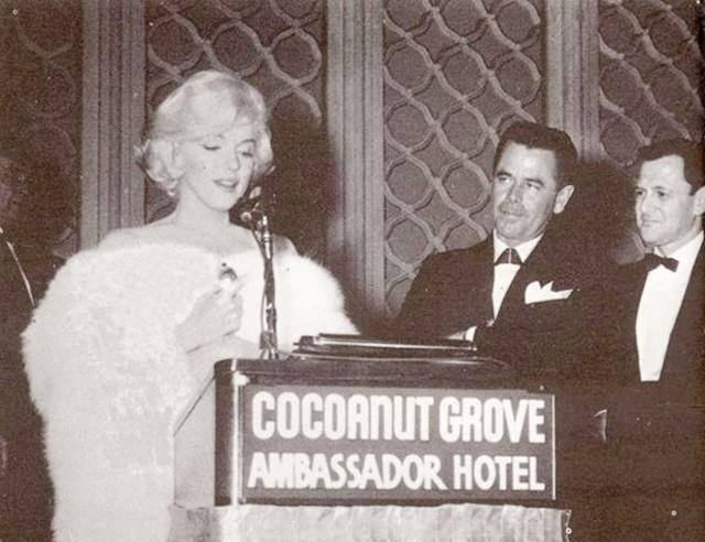 1962年,美国记者偷拍玛丽莲·梦露和总统肯尼迪秘密约会