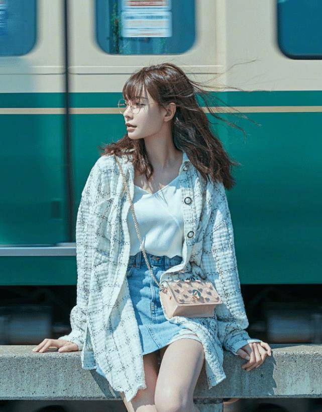 31岁沈梦辰穿"防晒冰袜",秀出的腿绝了_造型_白色_少女