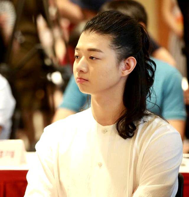 霍尊,一场情感纠纷毁掉了所有事业,他怎么能走到今天?_音乐_声音_乐器