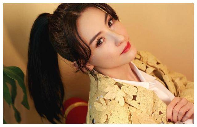 然而在2008年,因为陈冠希艳照门事件的牵连,张柏芝的口碑遭受重创,还