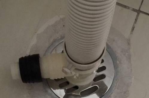 洗衣机排水管万万不要这样装,每次排水都会溢水,后悔没早知道_地漏