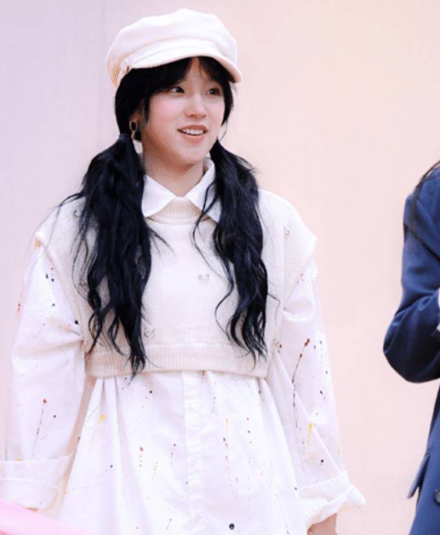 故意拿衬衫当裙子穿,不料秀出全队最粗的腿_感觉_姐姐_白色