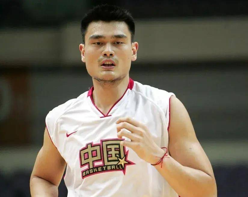 "姚明13岁女儿姚沁蕾:篮球巨星的传承,基因之奇妙令人惊叹"r_身高