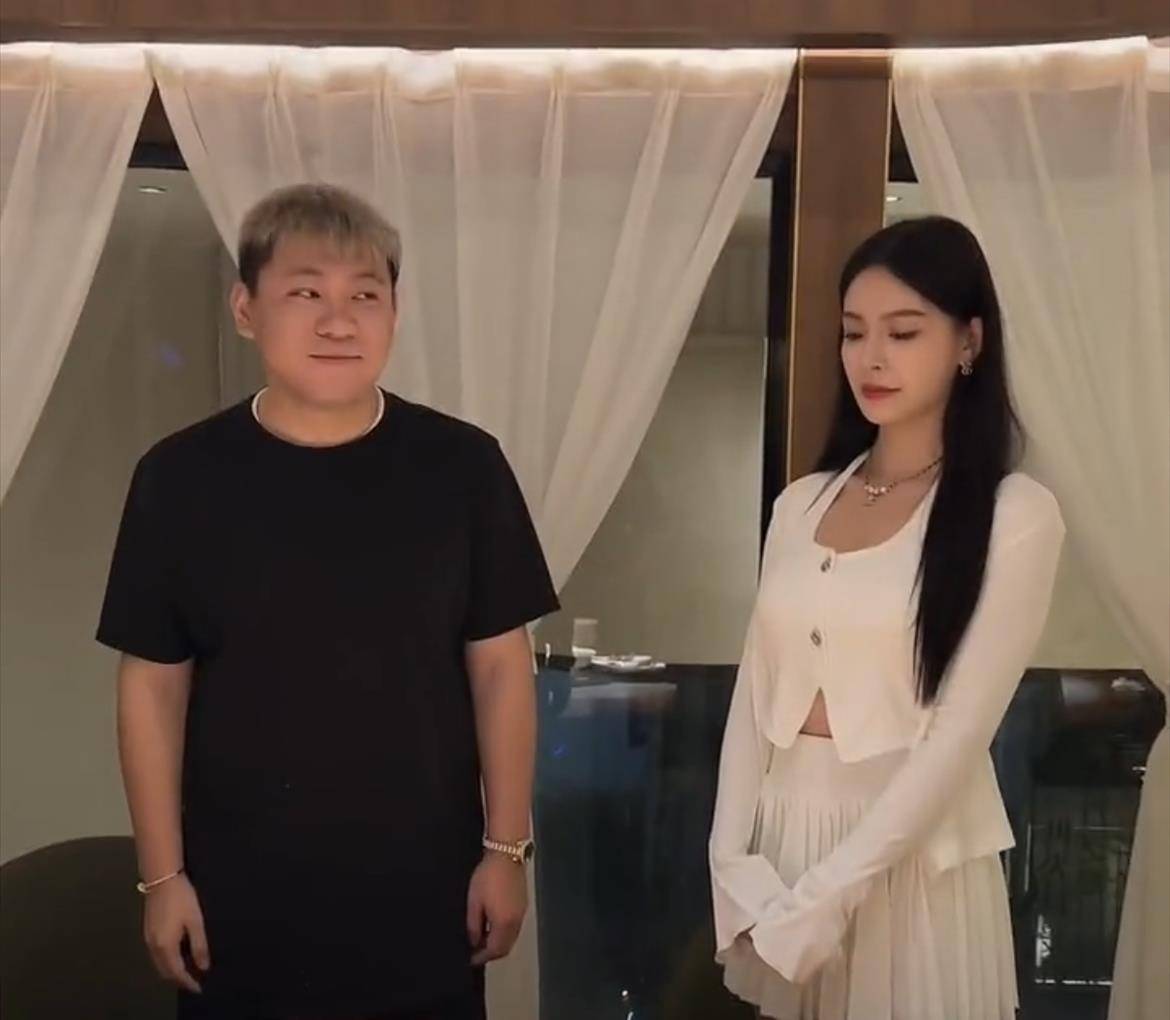 曝网红韩景枫与"羽坛女神"李谣恋爱!