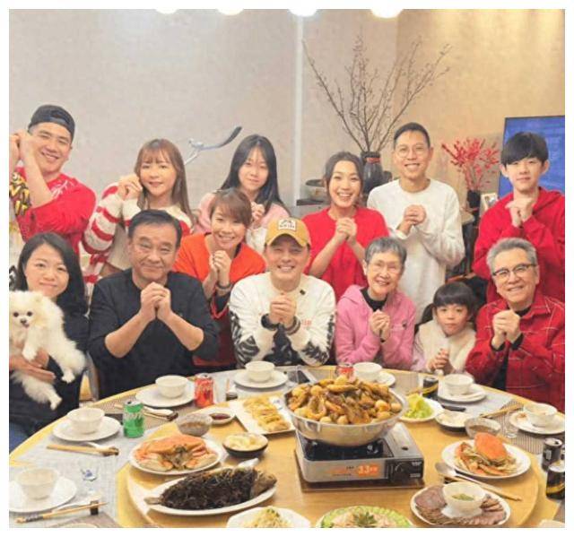 影坛三大巨星新春团聚,姜大卫,尔冬升热聊秦沛缺席引发猜测在这个新春