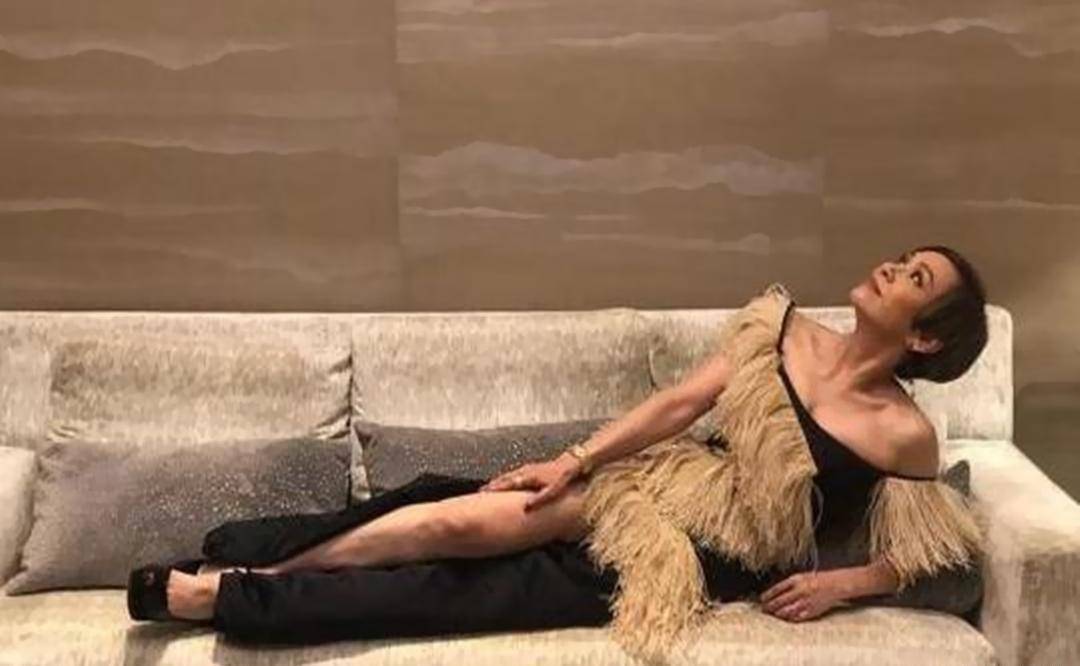 做了9个月夫妻,二婚嫁富豪被抛弃,今60岁气质依旧_余安安_李万祺_婚姻