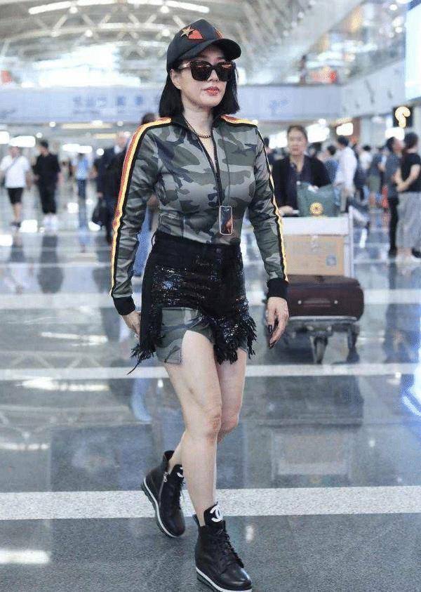 张伦硕终究管不住钟丽缇了,140斤穿"无痕裤",却意外勒出大象腿_造型