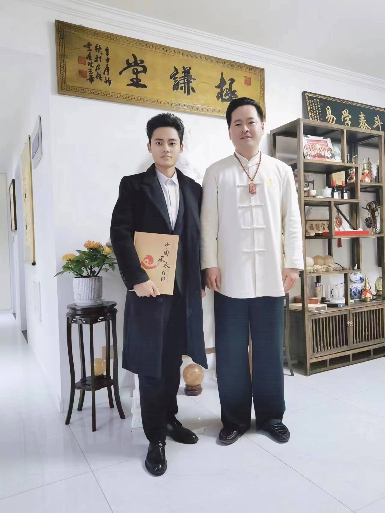 太极五行五旺老师个人简介时旭望,号五旺,河北石家庄人, 1999年出生