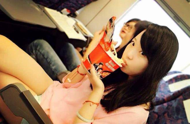 为什么火车上有饭,很多人宁可挨饿也不吃?