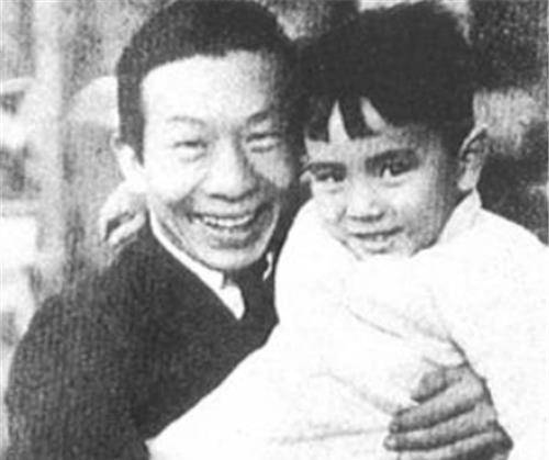 工作一天回家妻子却不开门,他去公园静坐,左思右想最终选择自尽_黎铿