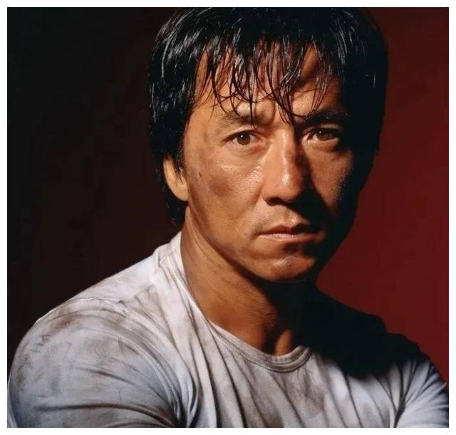 成龙步行楼梯,引发无限回忆,你是否感受到了?_动作_电影_身体状况
