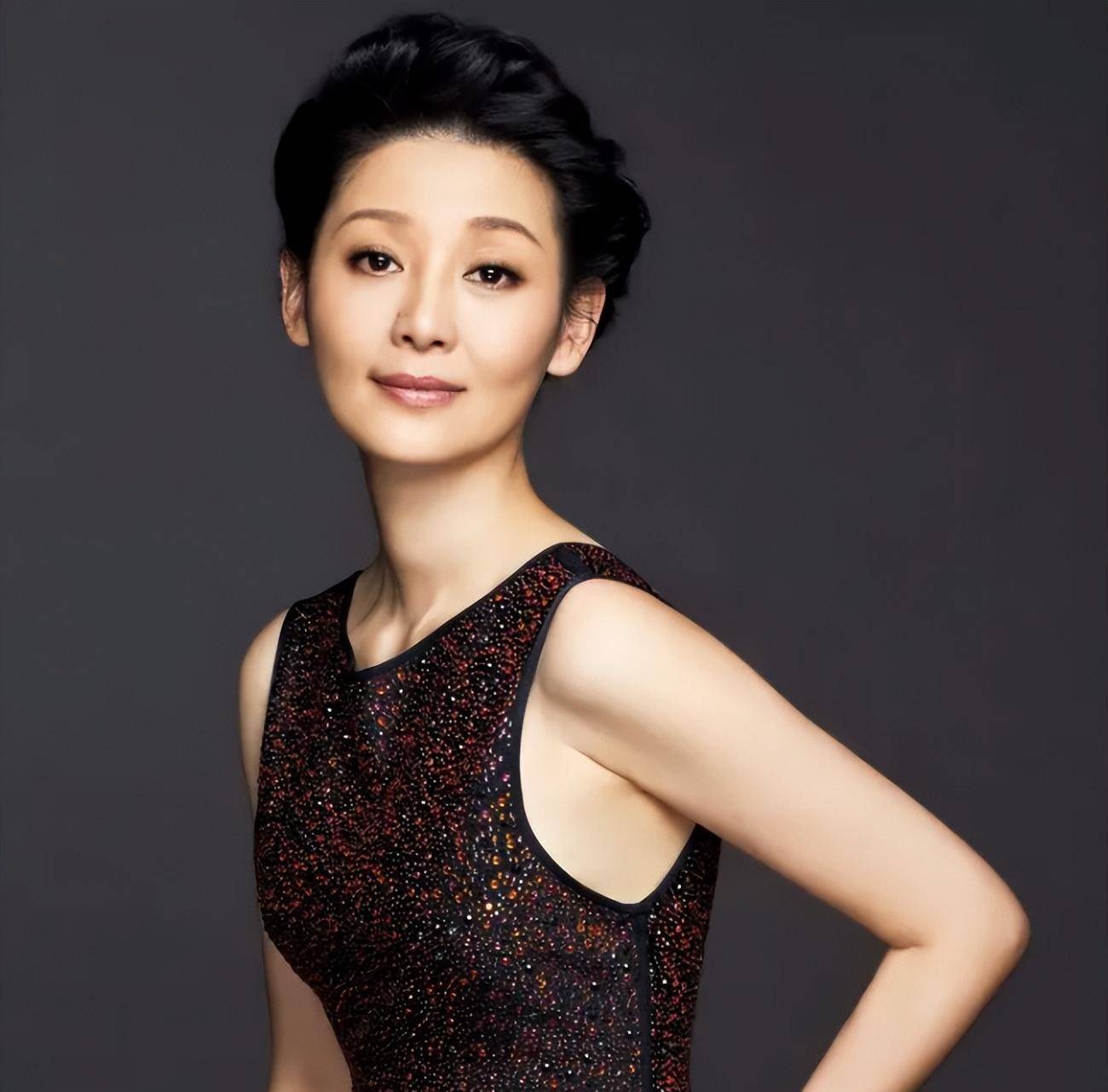 王志文赶出家门,冯小刚终生不育,她人间清醒_徐帆_冯导_什么