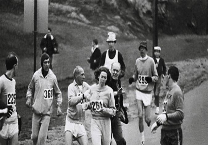 "假跑女王"罗茜:马拉松跑到半路去坐地铁,被揭穿后拒还奖牌_比赛_赛事