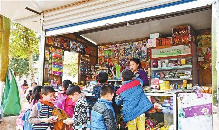 小卖部"黄金时代"正式走入历史:中小学校为什么封杀小卖部