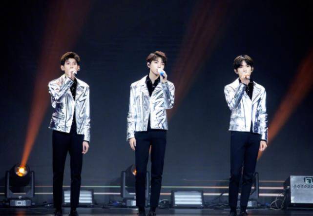 易烊千玺制作人谈及tfboys三人关系,仅用5个字,团粉沸腾了_时间_合体