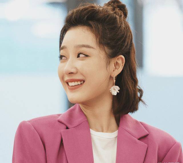 傻白甜"朱闪闪"现照曝光,如今逆袭成御姐,美到王自健都不敢认_角色