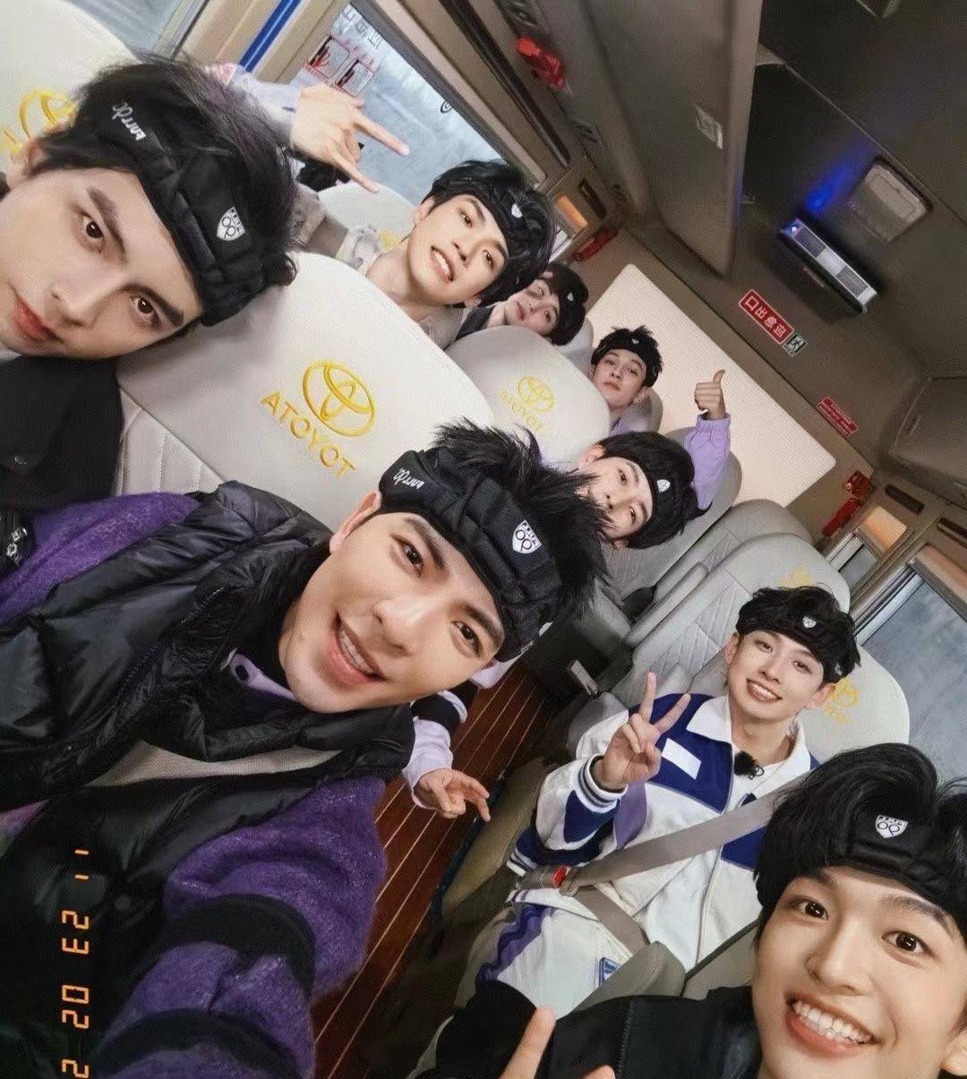 关于南波万男团,有关注他们的都知道,他们是在各自领域闪闪发光,聚在