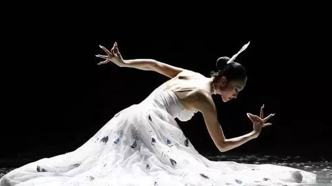 郭冷:拜杨丽萍为师,生活却不会自理,年入百万仍然单身_舞蹈_芭蕾舞