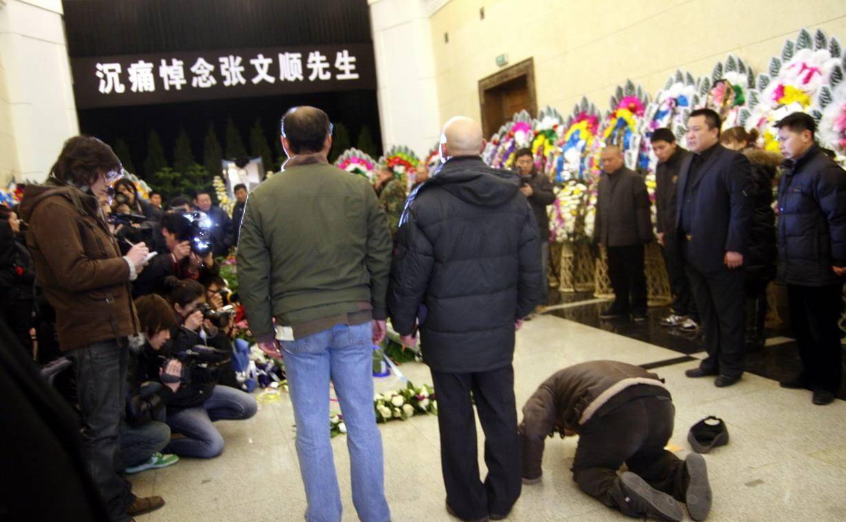 坎坷,前半生虽然吃了很多苦,但是贵人却也不少,若不是张文顺和侯耀文