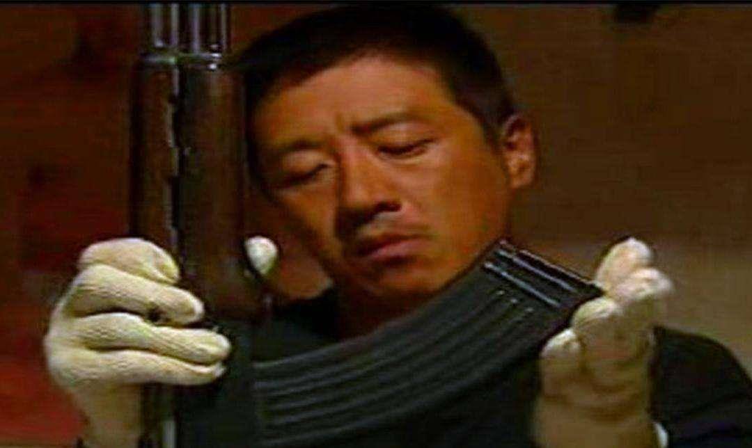 中国近代最"悲催"悍匪,抢劫银行一毛钱都抢不到,24岁就被枪决_于双戈