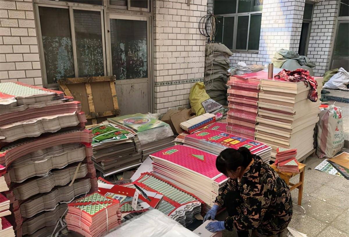 中国殡葬第一村:家家门口摆花圈,一条街关照"生死"_北庄村_用品_寿衣