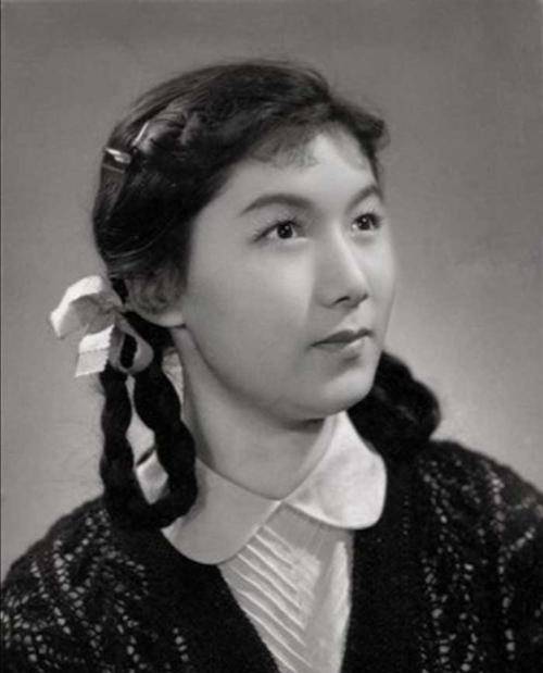 "共和国美女"新凤霞:一生磨难与坎坷并存,却从未失去爱与善良_生活