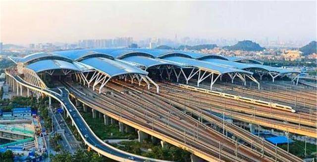 片空白,现在直接进入川南城际铁路与渝昆高铁,蓉遵高铁"十"字网络阶段