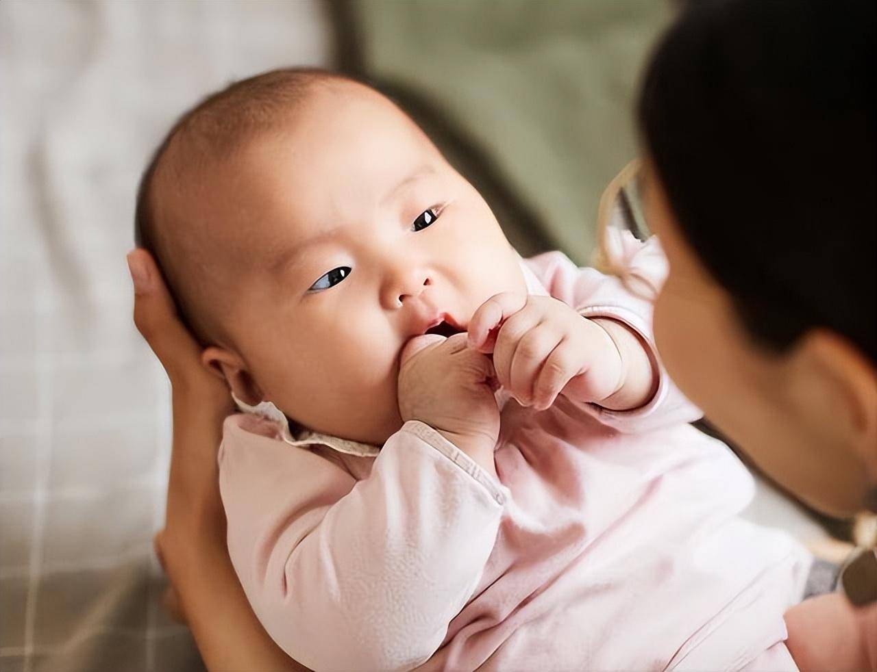 3个月的宝宝发育标准是什么(三个月宝宝如何早教)