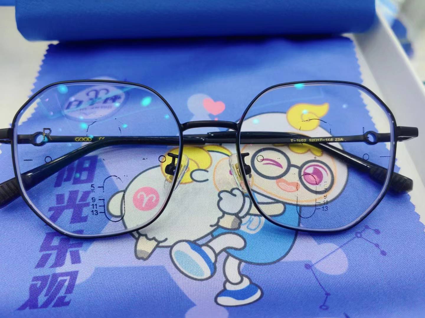 目前好视立眼镜有"恰同学·少年系列","倍安心·儿童系列","00来浪