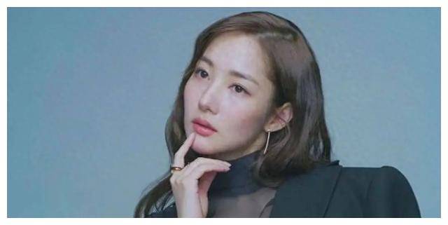 朴敏英,一个在演艺圈拥有着光芒般存在的女演员,身高164cm,出生于1986