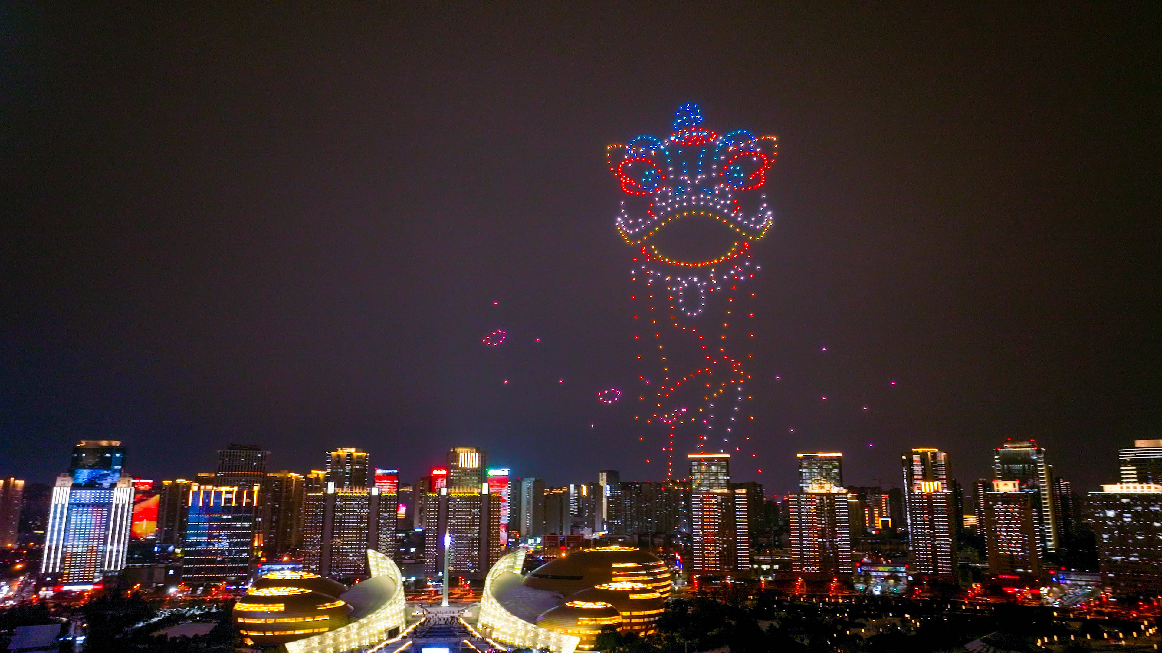 仰韶酒业为郑州市民奉献了三场视觉盛宴_表演_无人机_科技