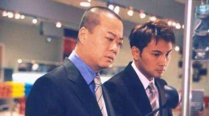 二婚娶何鸿燊的孙女后,欧阳震华走上了被"喂软饭"不归路_因为_成为了