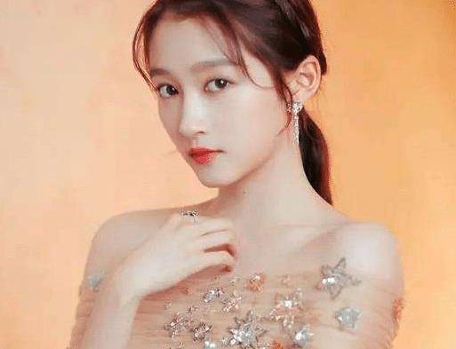 关晓彤自称会画简笔画,看到成品后,网友:还是好好演戏吧!