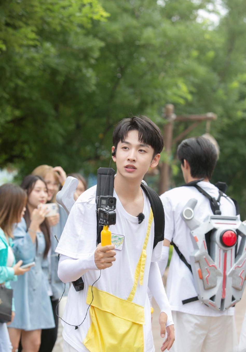 《披荆斩棘的哥哥》存在"隐形皇太子",或将成为下一个何炅_齐思钧