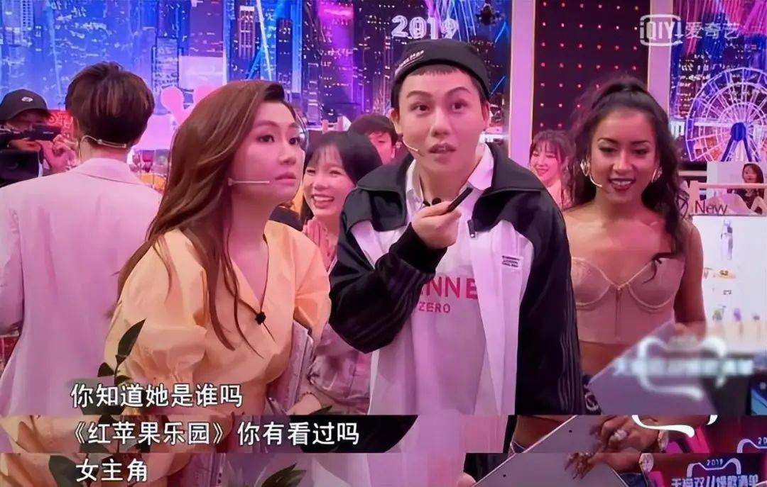 女演员们却依旧年轻貌美!_角色_萧晴_黄圣依