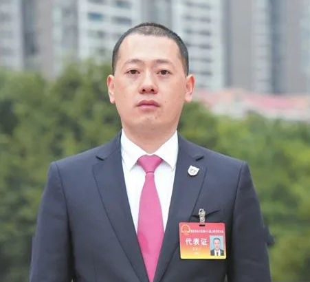袁豪江永联园区商会会员,重庆市隆宇环境检测有限公司董事长加快生活