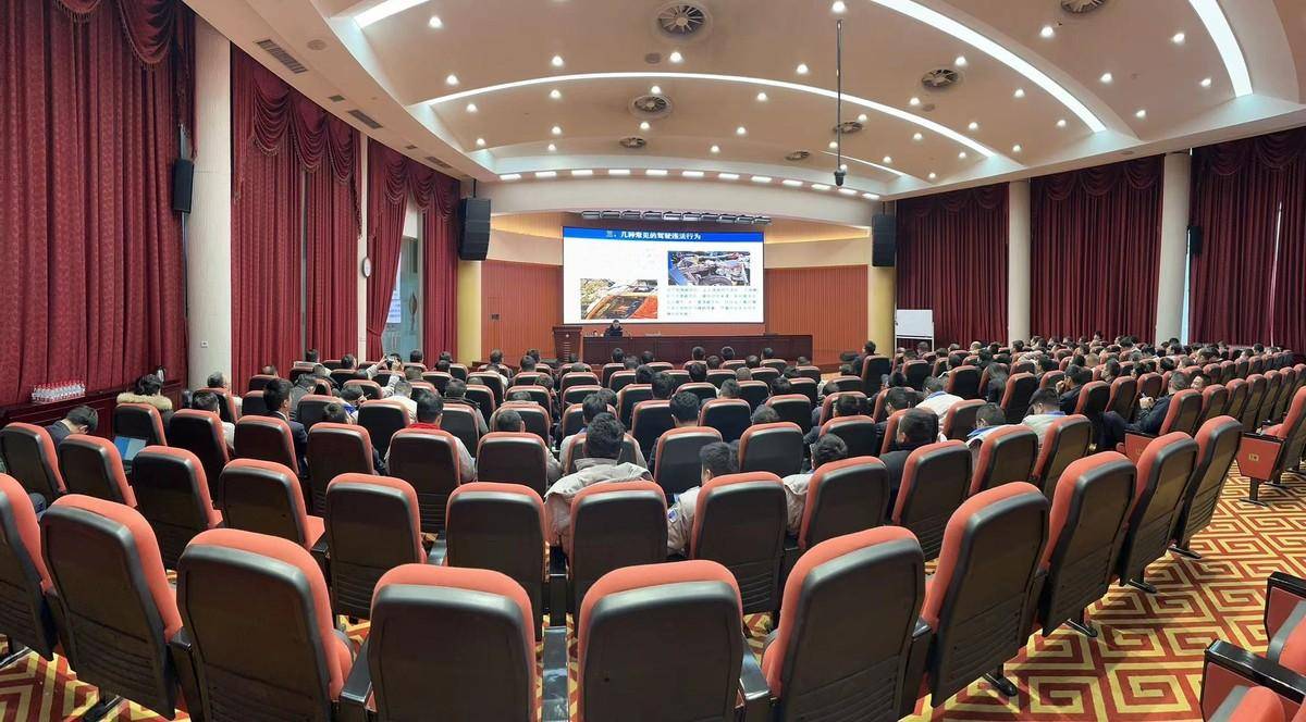 隐患,并利用企业led屏不间断滚动播放122交通安全宣传视频和宣传标语