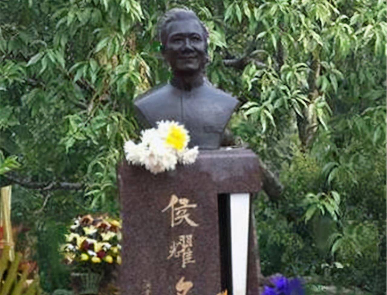 旁边,林妹妹之墓鲜花环绕,汉白玉雕像让人垂怜_林黛玉_陈晓旭_陵园