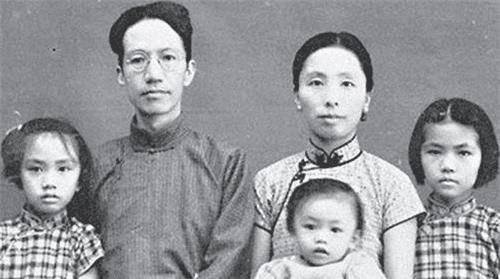 陈寅恪还经常教育自己的女儿说:你可以不尊重她,但不能不尊重你们的