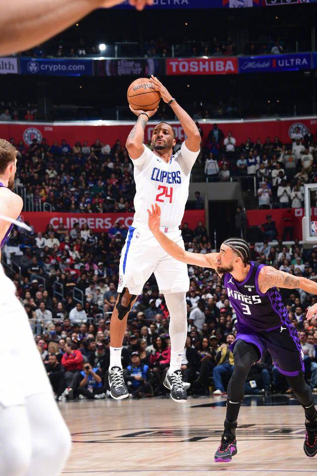 大爆冷门,哈登20 8,快船完败国王!